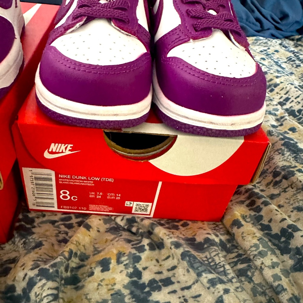 Size 8c purple and white nike dunks